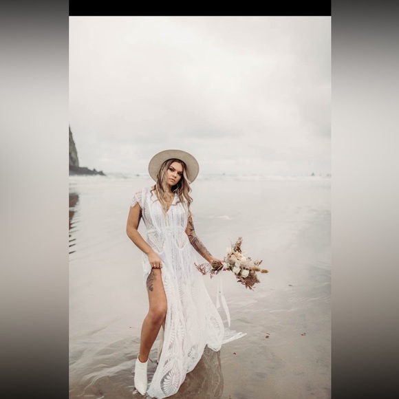 Unique wedding dress - Picture 4 of 7